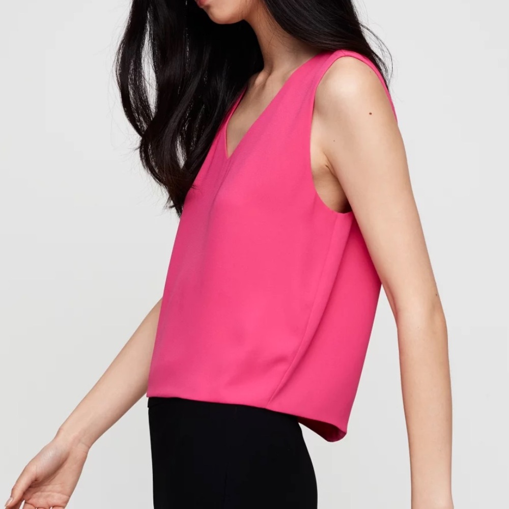 Babaton Aritzia Fuchsia V-Neck Tank Top